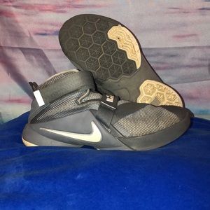 Lebron Soldier 9 grey.